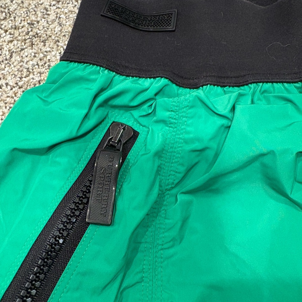 Burberry sport green mini skirt size 4 - Picture 4 of 6